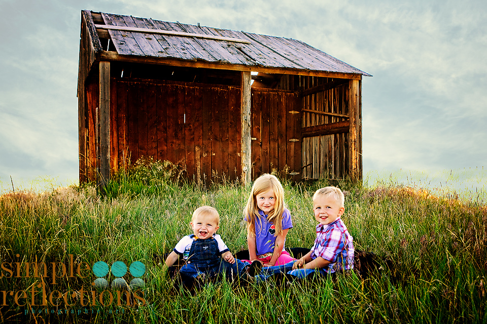 Kids in field bozeman family portraits