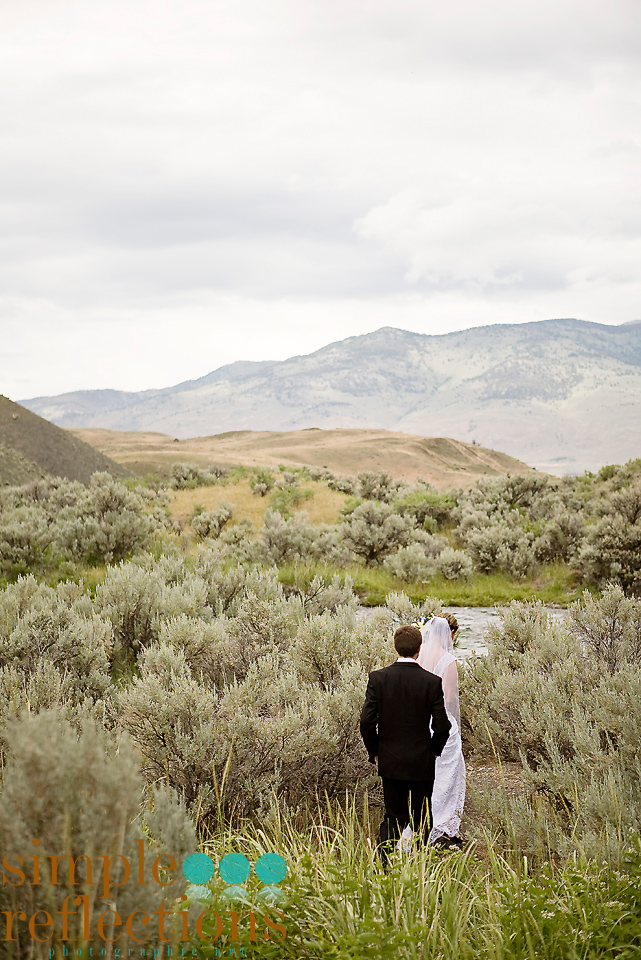 bride and groom Yellowstone weddings